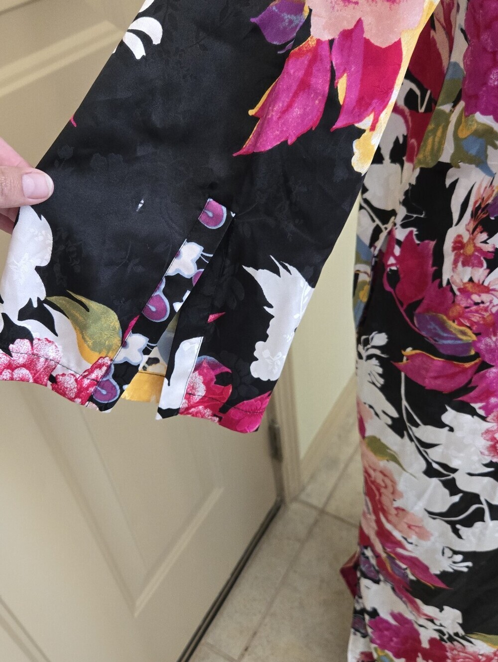Natori floral satin caftan floral dress M - Picture 4 of 7